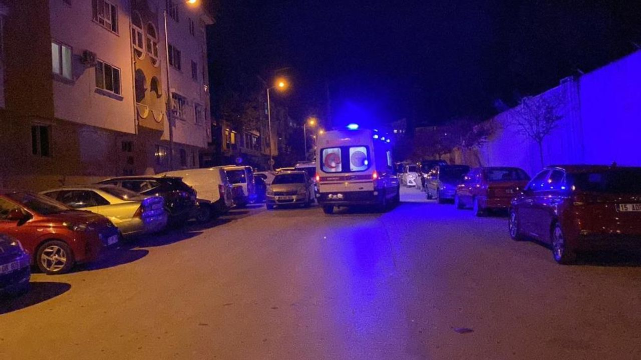 Evlerinde asma tavan çöktü, deprem oluyor sandılar: 1 yaralı