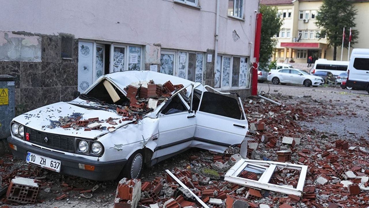 Balıkesir depremi nedeniyle DEM Parti’den mesaj