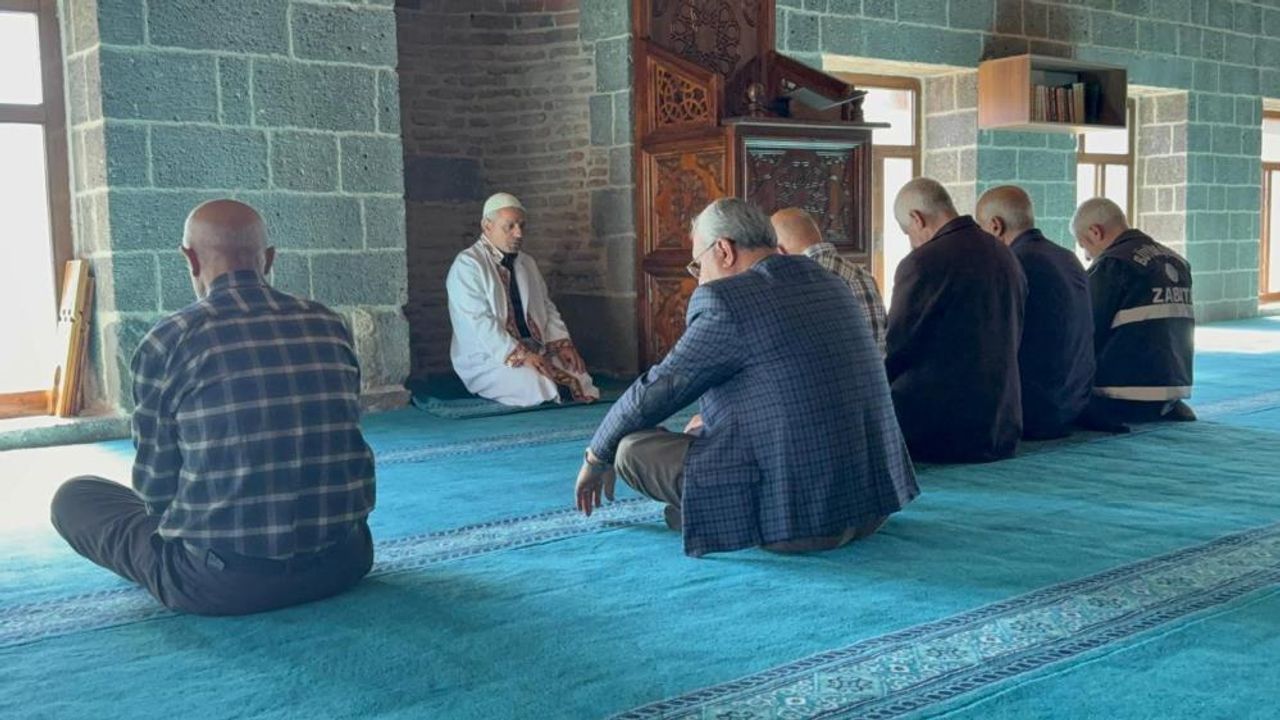 Diyarbakır’da tarihi camide sular kesildi, cemaat mağdur