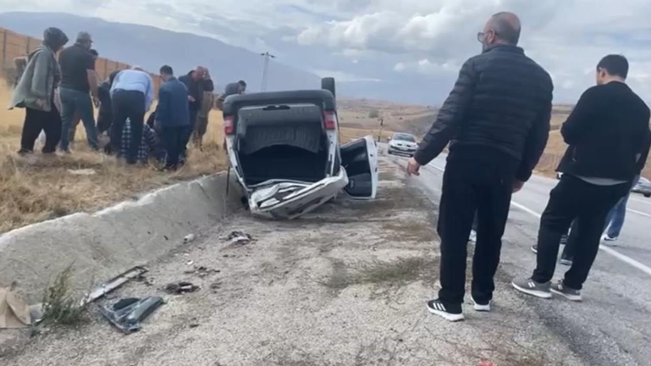 Erzincan'da araç takla attı: Yaralılar var