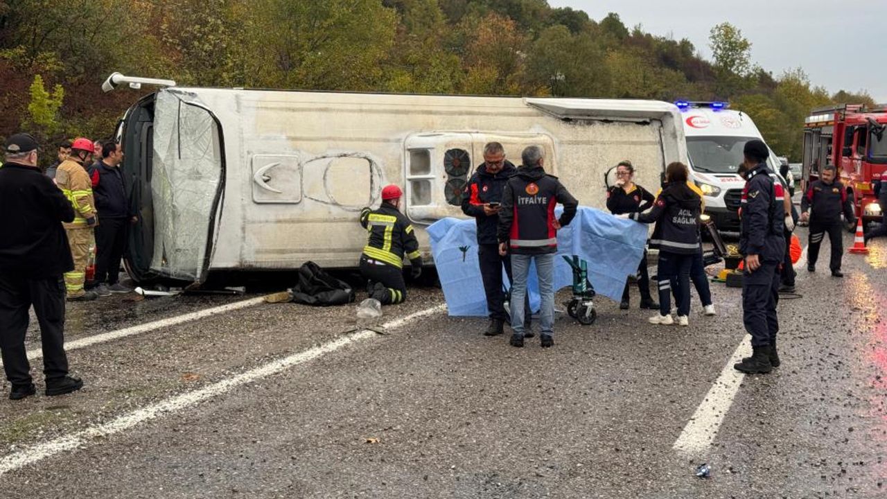 Bartın'da işçi servisi devrildi: Ölü ve çok sayıda yaralı