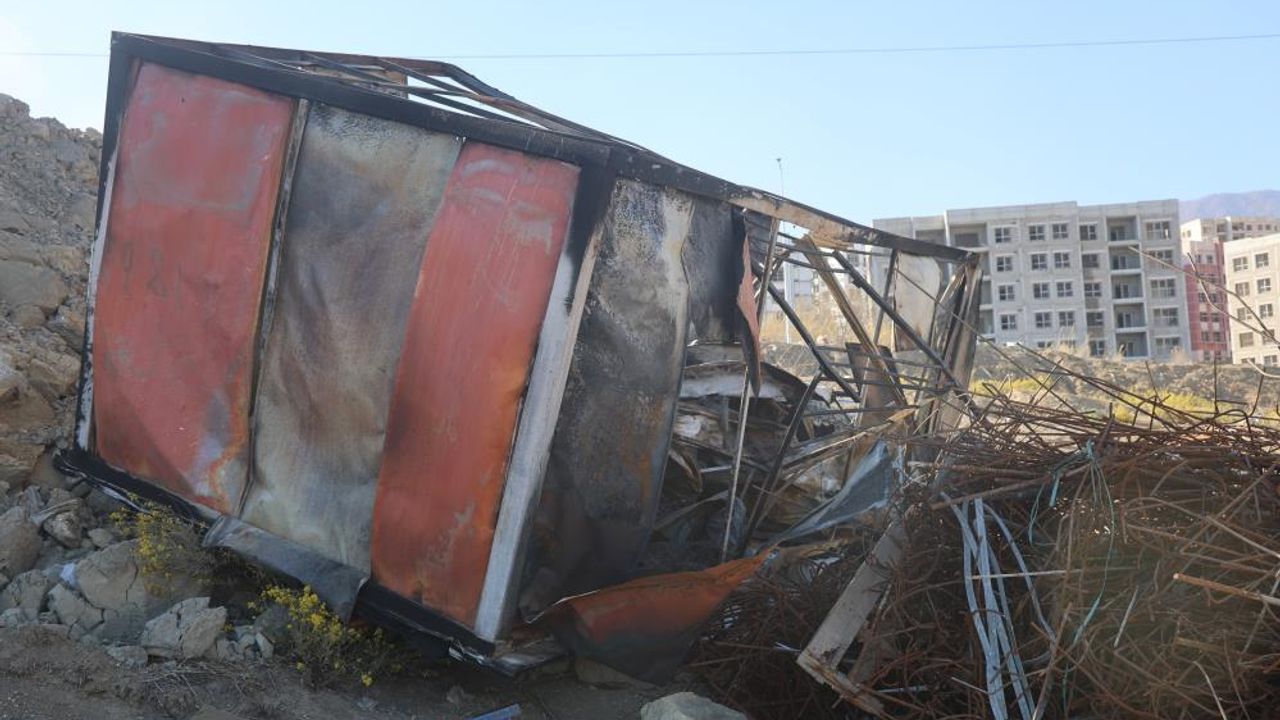 Alevlerin arasına dalan operatör facianın önüne geçti