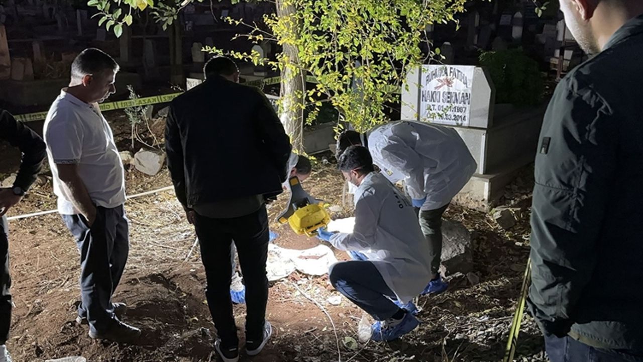 Mezarlıkta bebek cesedi bulundu