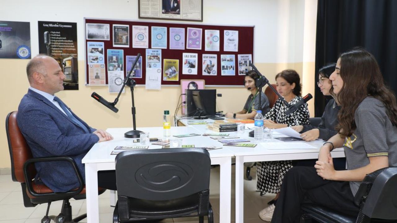 Diyarbakır’da Öğrenciler sınav stresini ‘Genç Radyo' ile atıyor