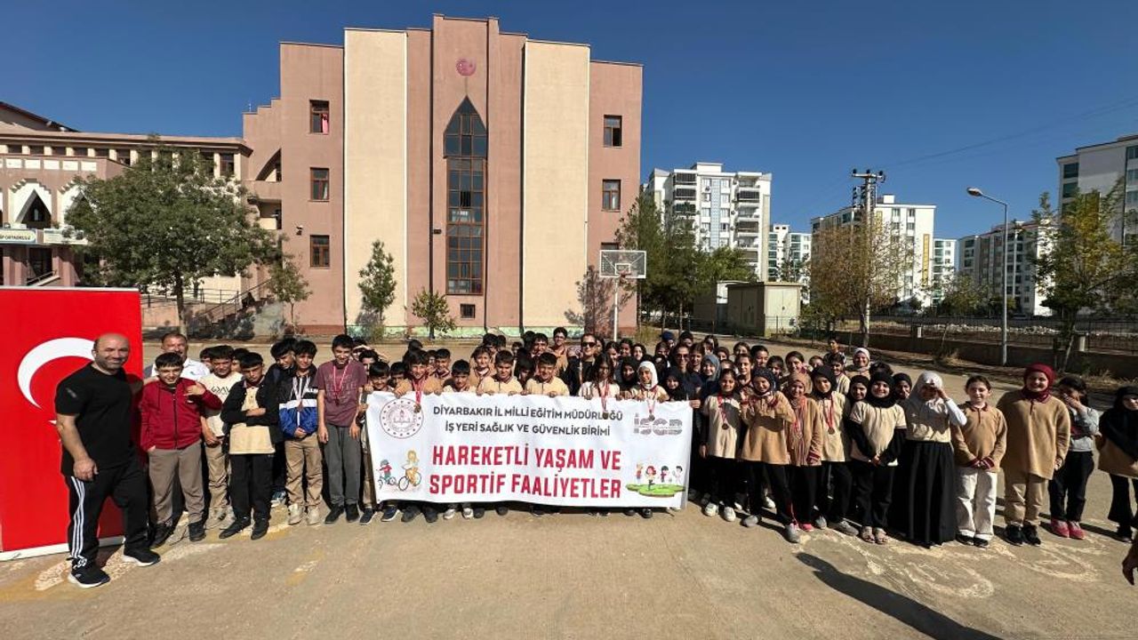 Diyarbakır’da öğrenciler Cumhuriyet Bayramı’nı sporla kutladı
