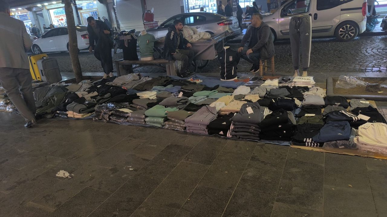 Diyarbakır Sur’da uygulama göstermelik mi? Akşam tezgâhları geri döndü!