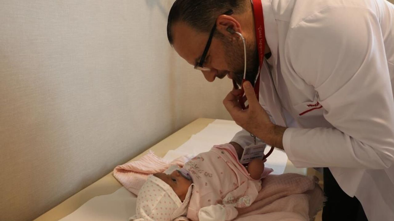 Yaşamaz denilen bebek Diyarbakır'da hayata tutundu