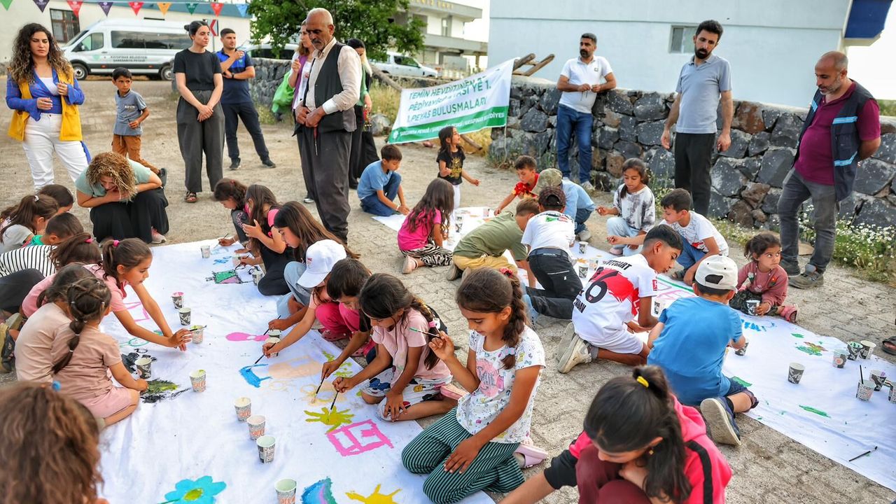 Diyarbakır’da köylere taşınan şenlik coşkusu