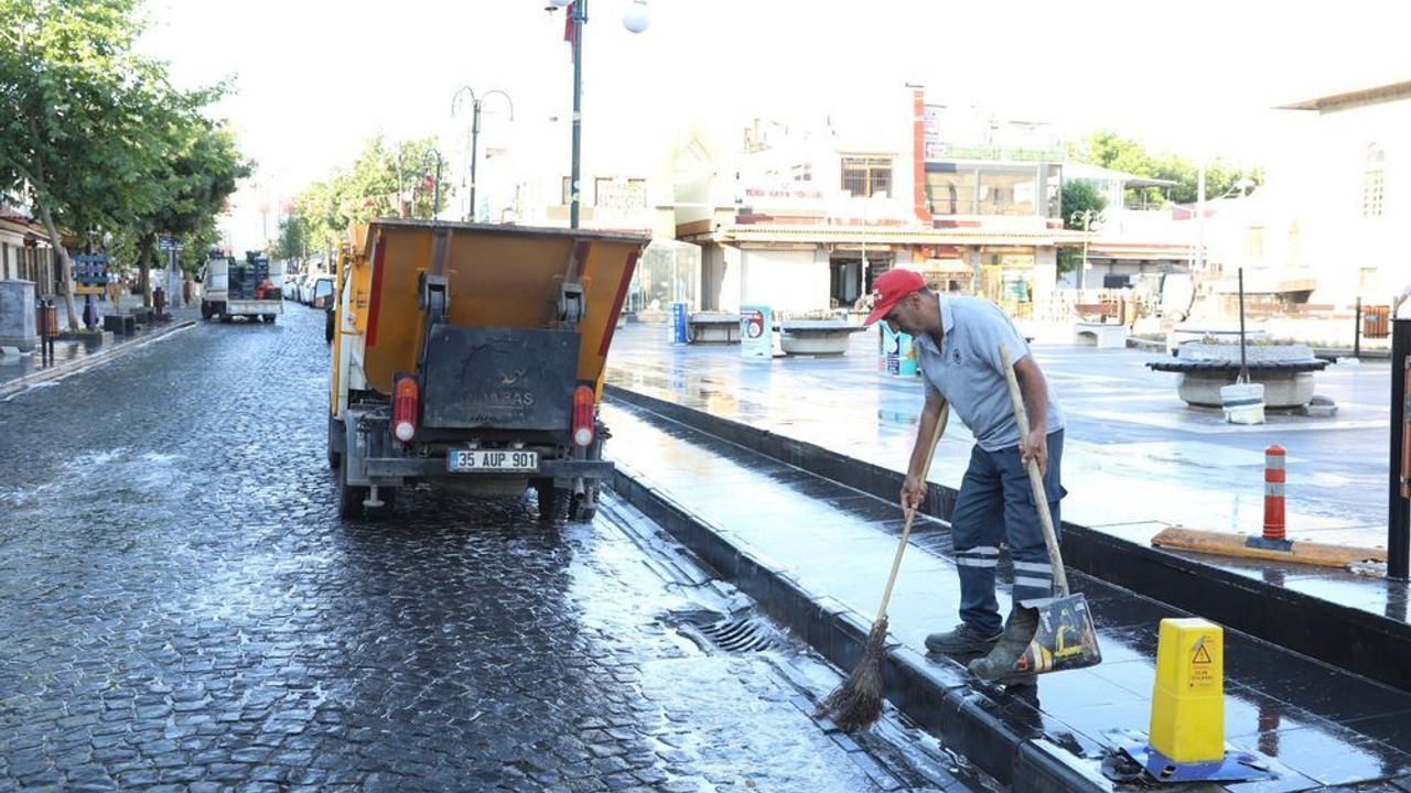 Diyarbakır Büyükşehir’den Sur’a temizlik dokunuşu