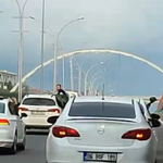 Diyarbakır’da düğün konvoyu trafiği felç etti: O anlar kamerada!