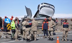 Kars'ta feci kaza: Ölü ve yaralılar var