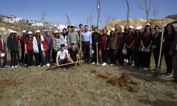 Fidanlar Narin Güran için toprakla buluştu