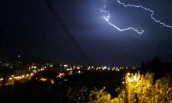 Diyarbakır’da gece gündüze döndü! Çermik’te şimşek şöleni