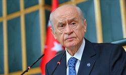 Sahnedeki Sessizlik: Bahçeli Neden Konuşmuyor, Sadece Görünüyor