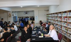 Diyarbakır Cezaevindeki çocuklara tatlı ikramı