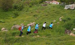 Engebeli yolları aşarak sağlık hizmeti sunuyorlar
