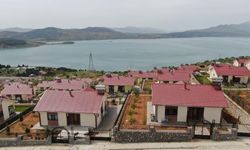 Elazığ’da göl manzaralı deprem konutları