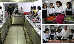 Diyarbakır’da genç aşçılar her gün 150 kişiye yemek hazırlıyor