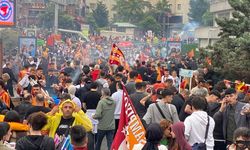 Galatasaraylı taraftarlar kutlamalar için Yenikapı'da