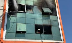 İş merkezinde yangın: 2 işçi atlayarak kurtulmaya çalıştı
