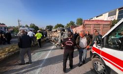 İşçi servisi ile otomobil çarpıştı: Çok sayıda yaralı