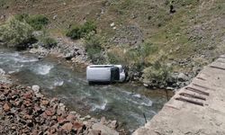 Kamyonet dereye uçtu: 1 kişi hayatını kaybetti