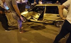 Kamyonet ile otomobilin çarpışmasında 4 kişi yaralandı