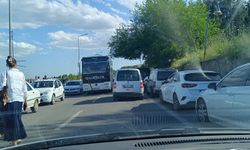 10 Gözlü Köprü’de trafik çilesi: Ne turist geçebiliyor ne vatandaş!