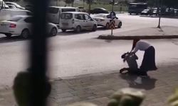 İki kadın sokak ortasında saç saça baş başa kavga etti