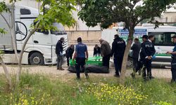 Tırda asılı halde ölü bulundu