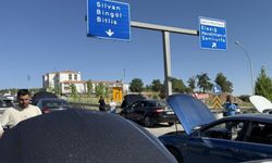 Bayram Arifesinde Diyarbakır trafiğinde ilginç görüntü: Onlarca araç hararet yaptı