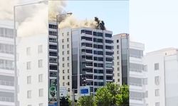 Diyarbakır'da sitenin çatı katında yangın