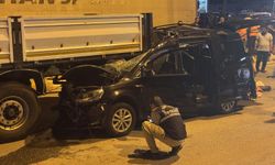 Hafif ticari araç tıra çarptı: 2 ölü, 3 yaralı
