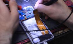 Cep telefonu bomba gibi patladı