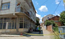 Emekli öğretmen balkondan düştü