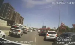 Diyarbakır'da sürücüler fermuar yöntemiyle ambulansa yol verdi
