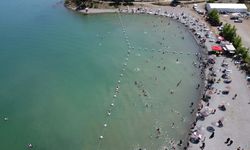 Hazar Gölü sahilleri bayramda canlandı