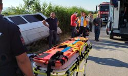 İşçi servisi sazlıkların arasına devrildi: Yaralılar var
