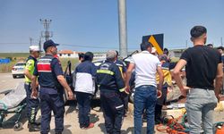 İki otomobil kavşakta çarpıştı: Ölü ve yaralılar var