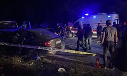 Minibüs otomobille çarpıştı: Ölü ve yaralılar var