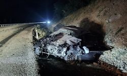 Yolcu otobüsü ile otomobil çarpıştı: Ölü ve yaralılar var