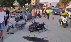 Motosiklet otomobile ok gibi saplandı: 1 ölü
