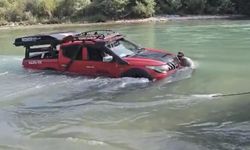 Munzur Çayı’na araç uçtu
