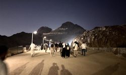 Hacı adayları Nur Dağı’na yürüyor