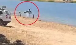 Diyarbakır’da park halindeki otomobil baraja düştü