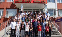Diyarbakır’da kaymakam, başarılı sporcuları ödüllendirdi