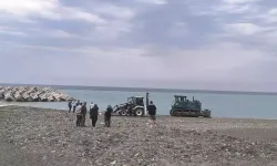 Güneşlenirken iş makinesinin altında kalarak can verdi