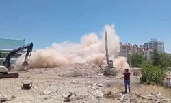 5 katlı bina korna sesi ile yıkıldı