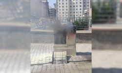 Elektrik panosu bir anda patlayarak alev aldı