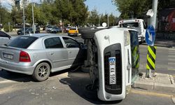 Diyarbakır’da otomobil ile hafif ticari araç çarpıştı